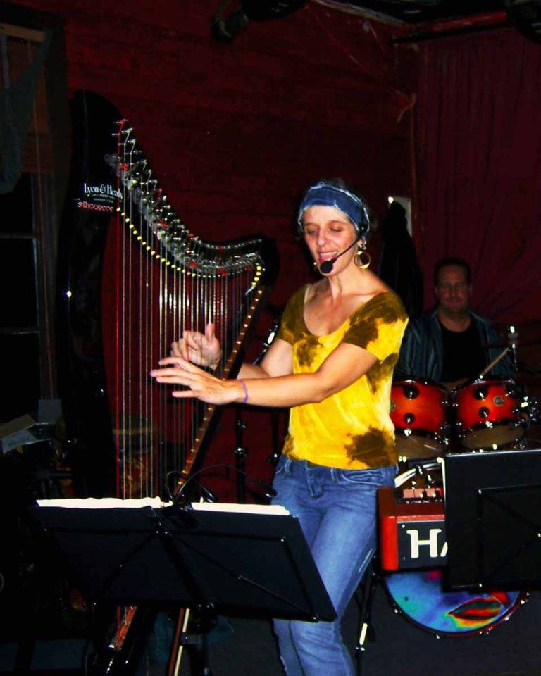 Harp player from Red Reyne